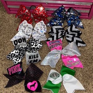 Cheer bows🎀